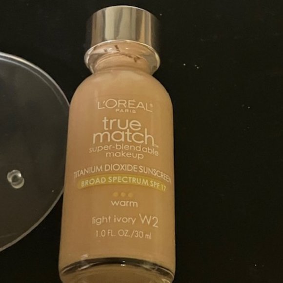 L'Oreal True Match Super-Blendable Foundation Makeup, W2 Light Ivory 1oz (C31)